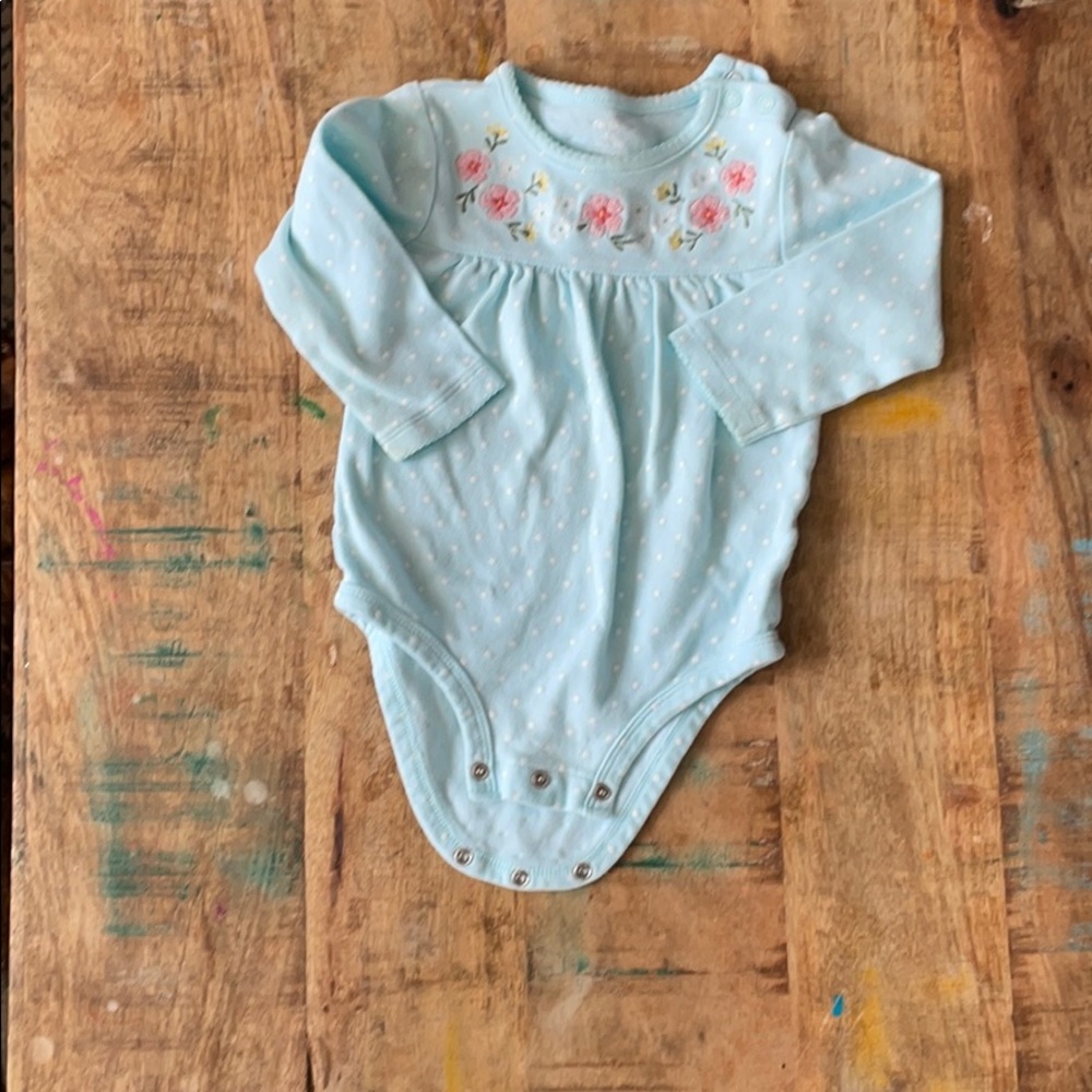 ❤️ NWOT - Embroidered floral onesie ❤️